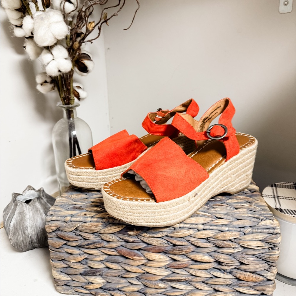 Universal Thread Orange Fabric Upper Strappy Platform Espadrille Sandal 9.5
